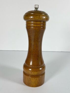 Olde Thompson Walnut Wood Pepper Mill Grinder 8” Tall Carbon Steel Hotel Style